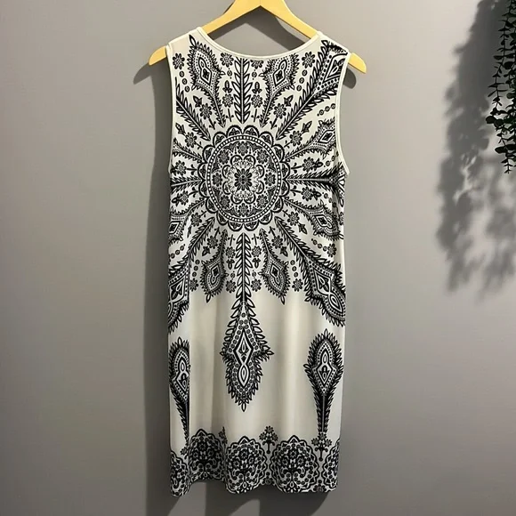 ABSTRACT A-LINE DRESS (10) - Picture 5 of 11